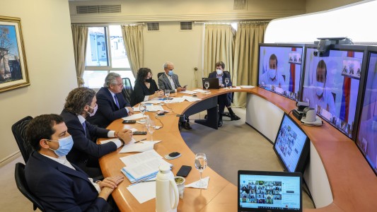 Coronavirus: Alberto Fernández y los gobernadores se mostraron "de acuerdo" en reducir vuelos