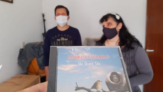 Robaron valiosos instrumentos a Mariela y Rómulo, un dúo de músicos ciegos de Córdoba