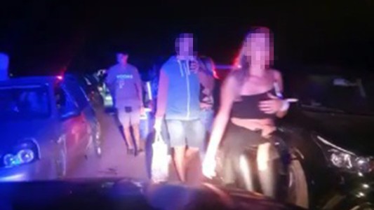 Video: desactivaron fiesta clandestina y show de trap en campo de maíz cerca de Ibarlucea
