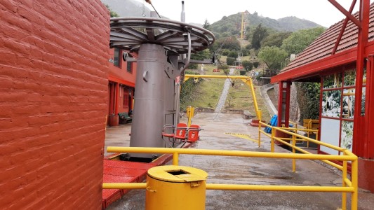Dos turistas cayeron de la aerosilla de Los Cocos