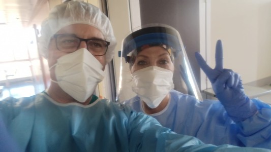 Nació en Santa Fe, se radicó en Italia y es especialista en enfermedades renales y crónicas