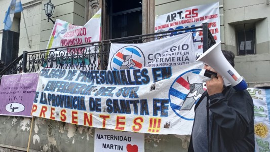 "Por los derechos de la enfermería": concentración en el Ministerio de Salud