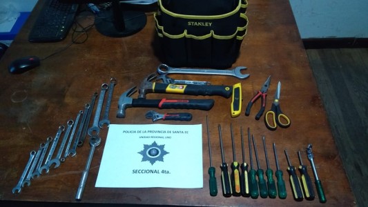 Acordó comprar las herramientas que le habían robado y la policía detuvo al ladrón