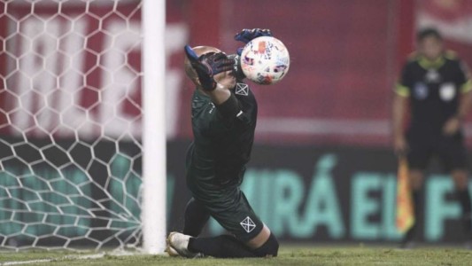 Sosa le atajó un penal a Villa sobre la hora y salvó a Independiente de una derrota con Boca