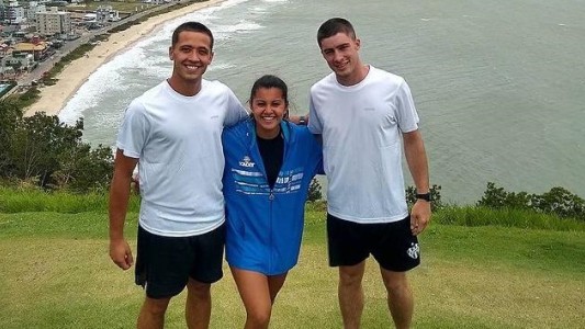 La odisea de tres santafesinos varados en la frontera con Brasil: viven en un colectivo