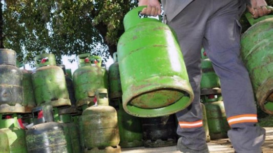 Distribuidoras de gas sostienen que hoy una garrafa debería costar $800