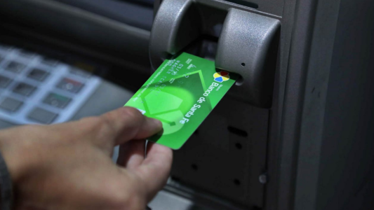 Comienzan a cobrar sus haberes a partir del miércoles los empleados públicos