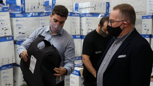 La provincia entregó 2500 chalecos antibalas para la policía santafesina