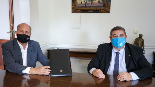 Perotti firmó un convenio con la UNL para facilitar la tramitación del Boleto Educativo Gratuito