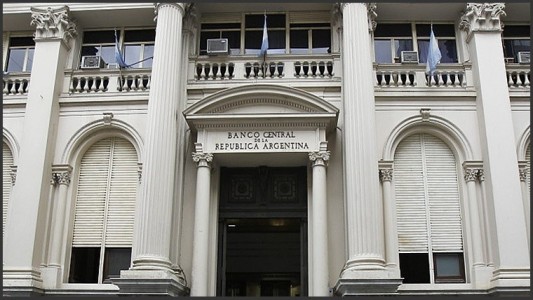 Incentivan a los bancos para que ofrezcan productos a clientes sin historial crediticio