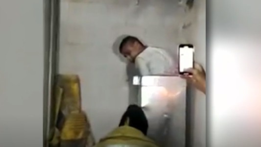 Rescataron a un ladrón atrapado en la chimenea: "Se estaba asfixiando"
