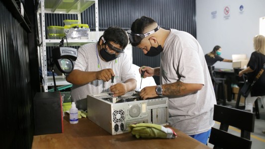 Ya está en funcionamiento la planta de aparatos eléctricos y electrónicos en desuso