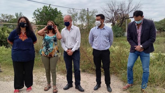 Recorrida de autoridades en el reinicio de las obras de mejoramiento barrial en Santo Tomé