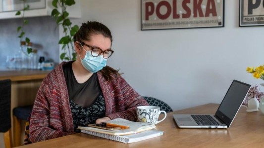 Una joven polaca crea una falsa página web de belleza para ayudar a mujeres agredidas