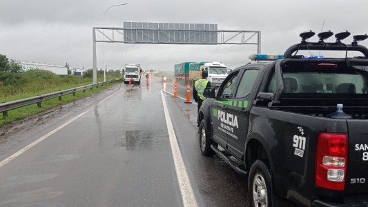 Fuerte choque entre dos camiones en el acceso a Rosario de la Autopista