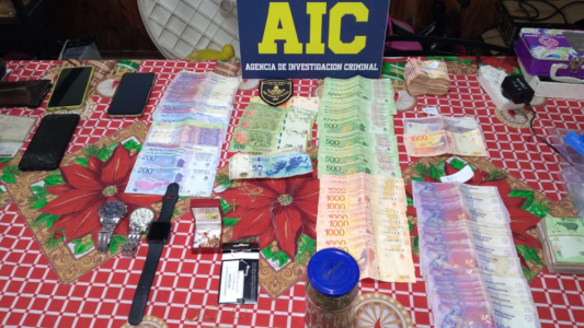Secuestran dinero y estupefacientes en un allanamiento en el norte de la ciudad