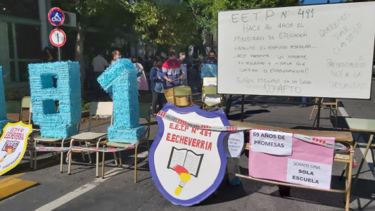 "Necesitamos que los chicos tengan clases presenciales": el reclamo en la Escuela Echeverría