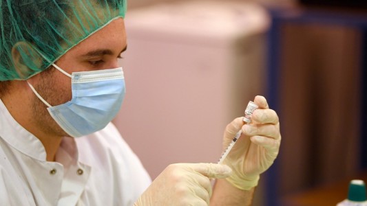 Pfizer cree que "probablemente" sea necesaria una tercera dosis de la vacuna contra el coronavirus