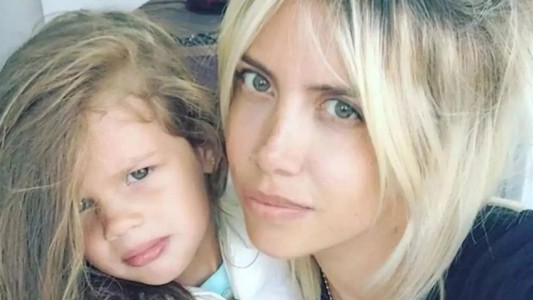 Wanda Nara le tiñó el pelo a su hija Francesca de fucsia y le pegaron duro en las redes sociales