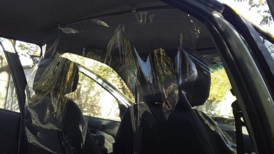 Las mamparas que separan clientes y taxistas serán obligatorias