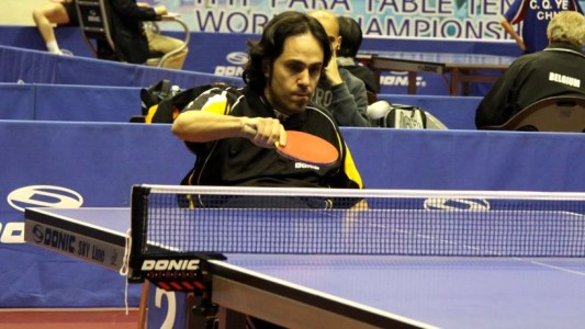 Campeón de tenis de mesa adaptado reclama "vacunación justa": pide salir de la cola que no hace "ni en el supermercado"