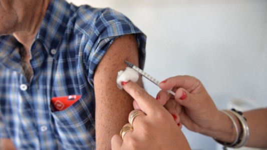 Sugieren que se respete un lapso de 14 días entre la vacuna contra el Covid y la Antigripal