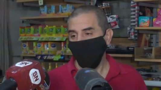 Violento robo a un maxikiosco en el macrocentro: el delincuente atacó al dueño con una cuchilla