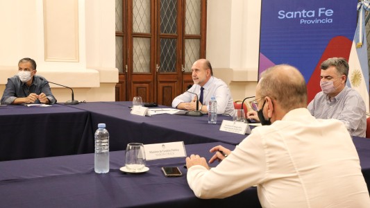 Reunión de Perotti con intendentes y presidentes comunales: "control y restricciones"