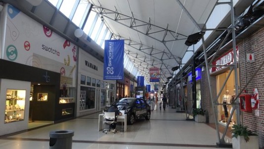 Por las restricciones, el Shopping La Ribera implementa cambios desde este viernes