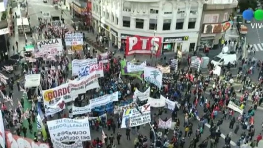 Protestan en el Obelisco en rechazo al Consejo del Salario