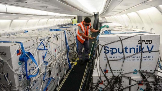 Parte un nuevo vuelo de Aerolíneas Argentinas a Rusia para traer más vacunas Sputnik V