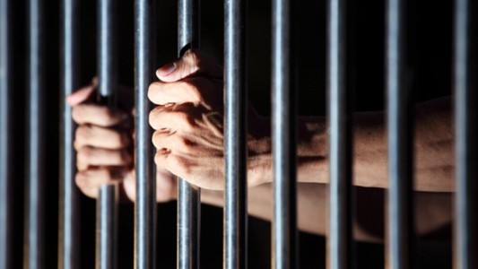 Un juez pidió que se vacune contra el covid a un preso que no integra grupos de riesgo