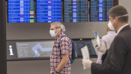 Denunciaron ante la Justicia a la empresa que realiza los testeos en Ezeiza