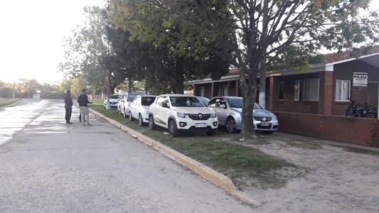 Desarticularon una fiesta clandestina y secuestraron ocho autos