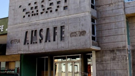 Amsafe reclama que casi 150 docentes del Departamento La Capital no fueron notificados para vacunarse