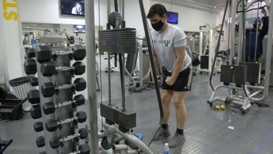Sin cambios por ahora en el funcionamiento de los gimnasios: pueden cerrar a las 22