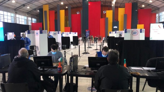 Con 1900 turnos, se retomó la vacunación en la Esquina Encendida