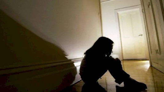 Condenan a 9 años de prisión a un hombre que abusó de la hija menor de edad de su pareja