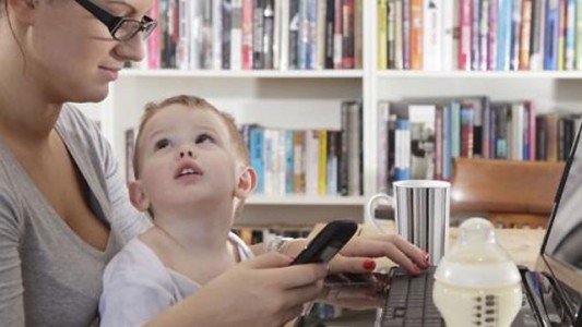 Extienden licencia para empleados públicos con hijos e hijas de hasta 14 con escolaridad virtual