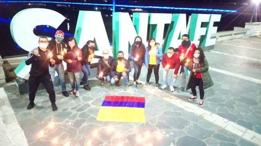 Es colombiano, vino a Santa Fe a formarse y, por la crisis en su país, duda en retornar