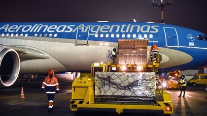 Llegó al país un nuevo vuelo de Aerolíneas Argentinas con 500 mil dosis de vacunas Sputnik V