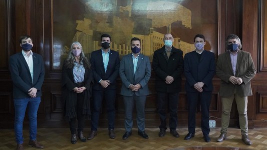 Cleri participó de la firma de convenios para ampliar el sistema eléctrico de Granadero Baigorria