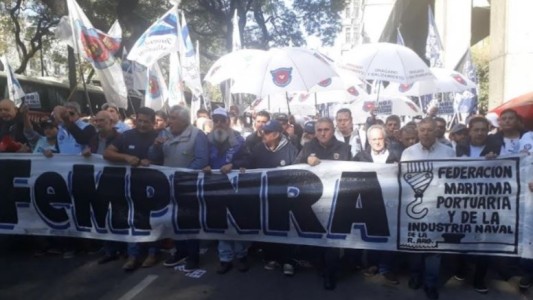 En reclamo de la vacunación, sindicatos portuarios y navales convocan a un paro nacional