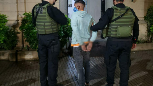 Detuvieron dos veces en la misma noche a un adolescente de 16 años