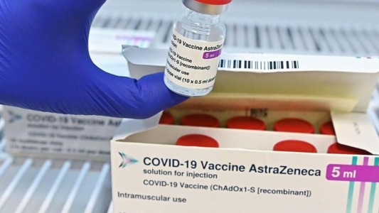 Llegaron más de 200 mil dosis de AstraZeneca y partió un nuevo vuelo a Moscú