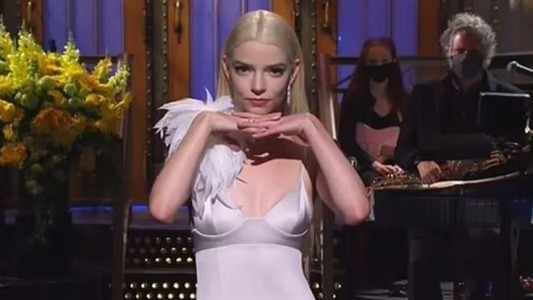 Anya Taylor-Joy hizo un monólogo en español en "Saturday Night Live"