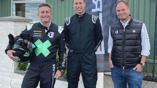 El príncipe Guillermo testeó un híbrido eléctrico que compite en Extreme E