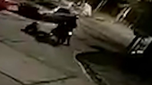 Video: policía mató a dos motochorros que lo asaltaron con una réplica de un arma