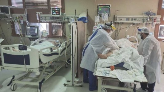 Murió en Neuquén una paciente con coronavirus que esperó durante diez días una cama de terapia