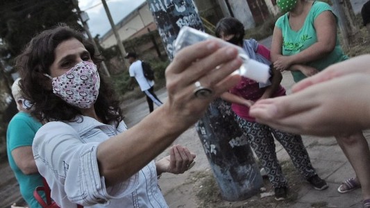La concejala amenazada por negadores de la pandemia dijo que estos grupos “son violentos”